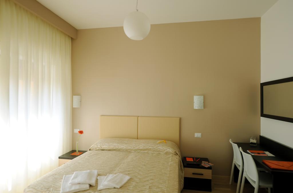 Honey Rooms Roma Rom bilde